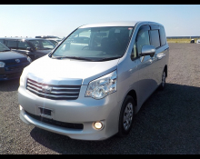 Toyota Noah 2013