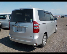 Toyota Noah 2013