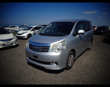 Toyota Noah 2013