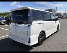 Toyota Voxy 2014