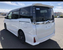 Toyota Voxy 2014