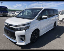 Toyota Voxy 2014