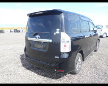 Toyota Voxy 2013