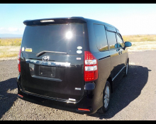 Toyota Noah 2013
