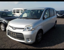 Toyota Sienta 2013