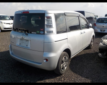 Toyota Sienta 2013