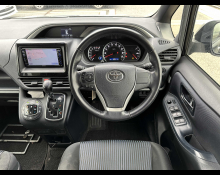 Toyota Voxy 2015