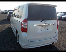 Toyota Noah 2012