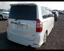 Toyota Noah 2012