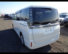 Toyota Voxy 2014