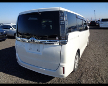 Toyota Voxy 2014
