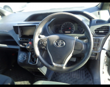 Toyota Voxy 2014