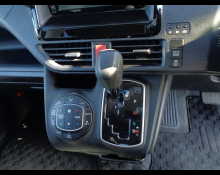 Toyota Voxy 2014