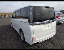 Toyota Voxy 2014