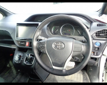 Toyota Voxy 2014