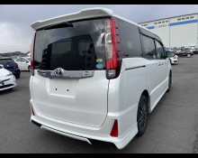 Toyota Noah 2015