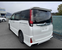 Toyota Noah 2015