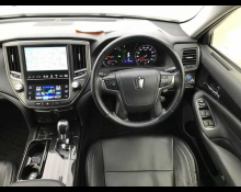 Toyota Crown Hybrid 2015