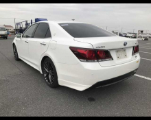 Toyota Crown Hybrid 2015