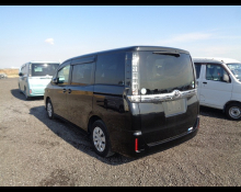 Toyota Voxy 2014