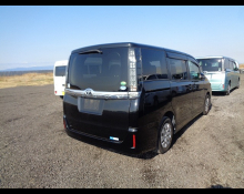 Toyota Voxy 2014