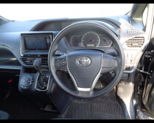 Toyota Voxy 2014