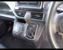 Toyota Voxy 2014