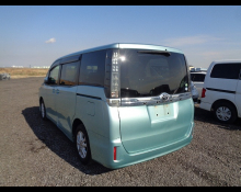 Toyota Voxy 2014