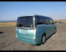 Toyota Voxy 2014