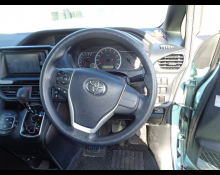 Toyota Voxy 2014