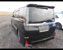 Toyota Voxy 2014