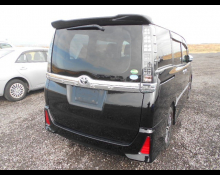 Toyota Voxy 2014