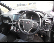 Toyota Voxy 2014