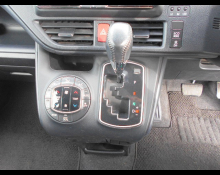 Toyota Voxy 2014