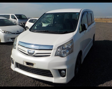 Toyota Noah 2011