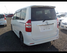 Toyota Noah 2011