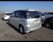 Toyota Sienta 2009