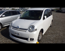 Toyota Sienta 2011