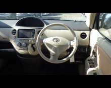 Toyota Sienta 2011