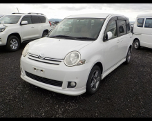 Toyota Sienta 2011