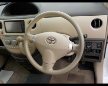 Toyota Sienta 2011