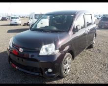 Toyota Sienta 2013