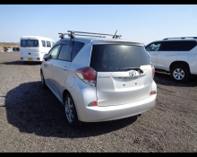 Toyota Ractis 2015