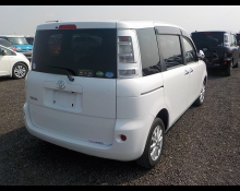 Toyota Sienta 2013