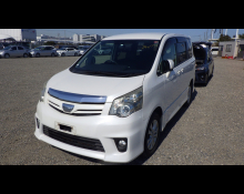 Toyota Noah 2012