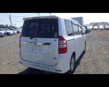 Toyota Noah 2012