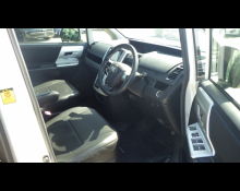 Toyota Noah 2012