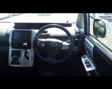 Toyota Noah 2012