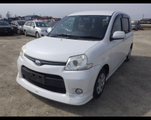 Toyota Sienta 2011