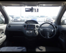 Toyota Sienta 2011